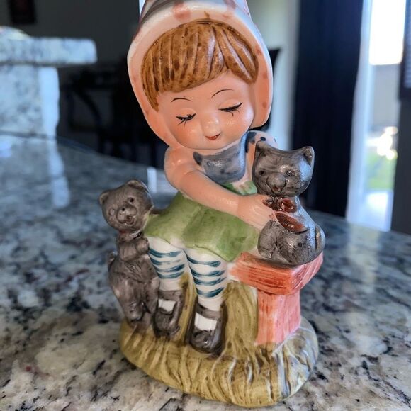 WHATNOTS - Picture 3 of 5